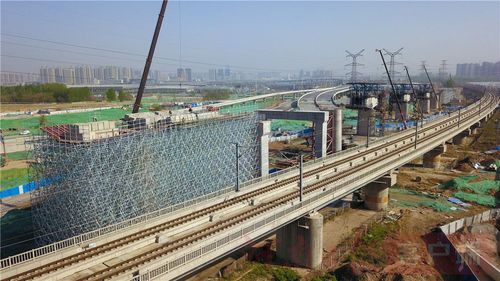 郑万高铁跨郑西高铁转体斜拉桥紧张施工